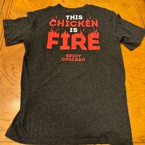 This chicken is on fire spicy chicken Wendy’s gray short sleeve tee shirt medium